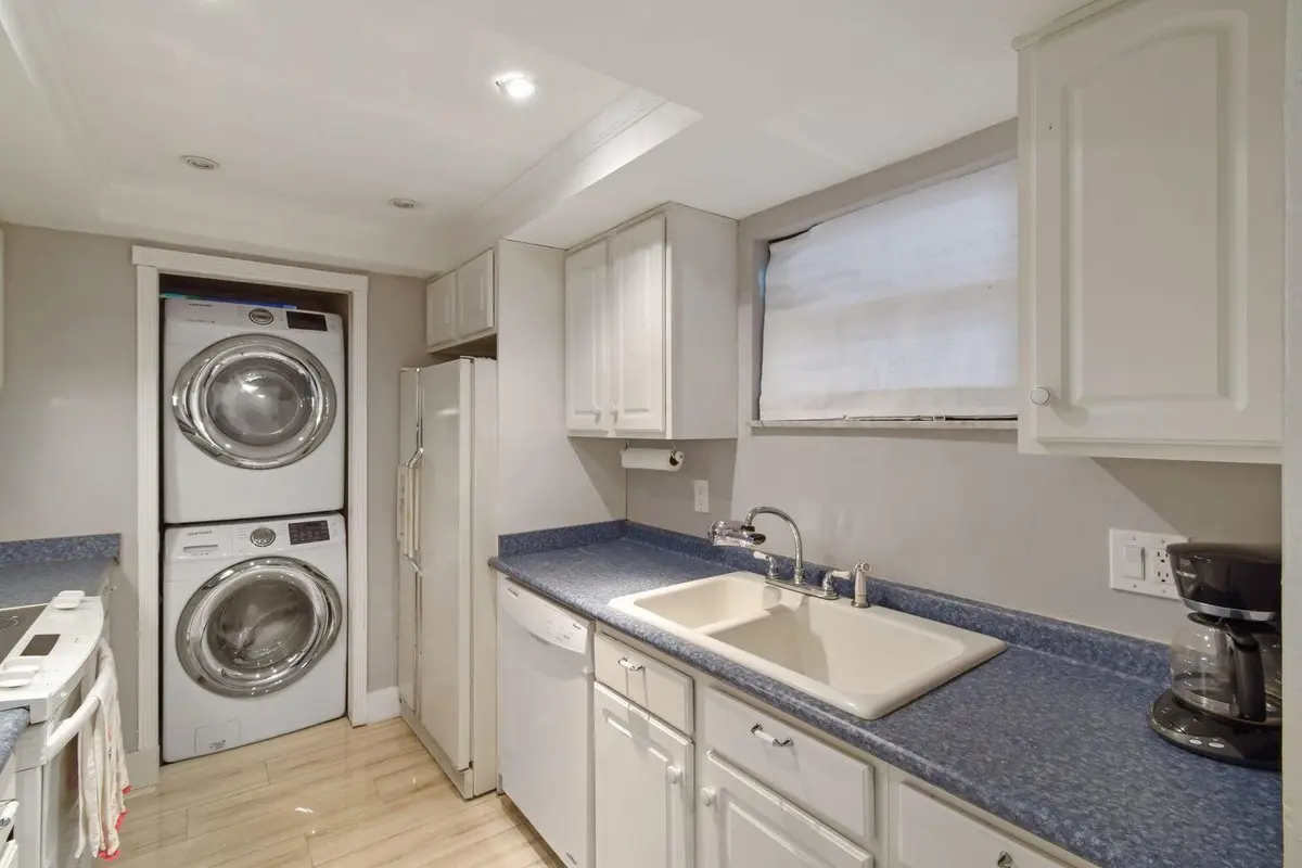 Laundry at 13334 Polo Club Road 250, Wellington