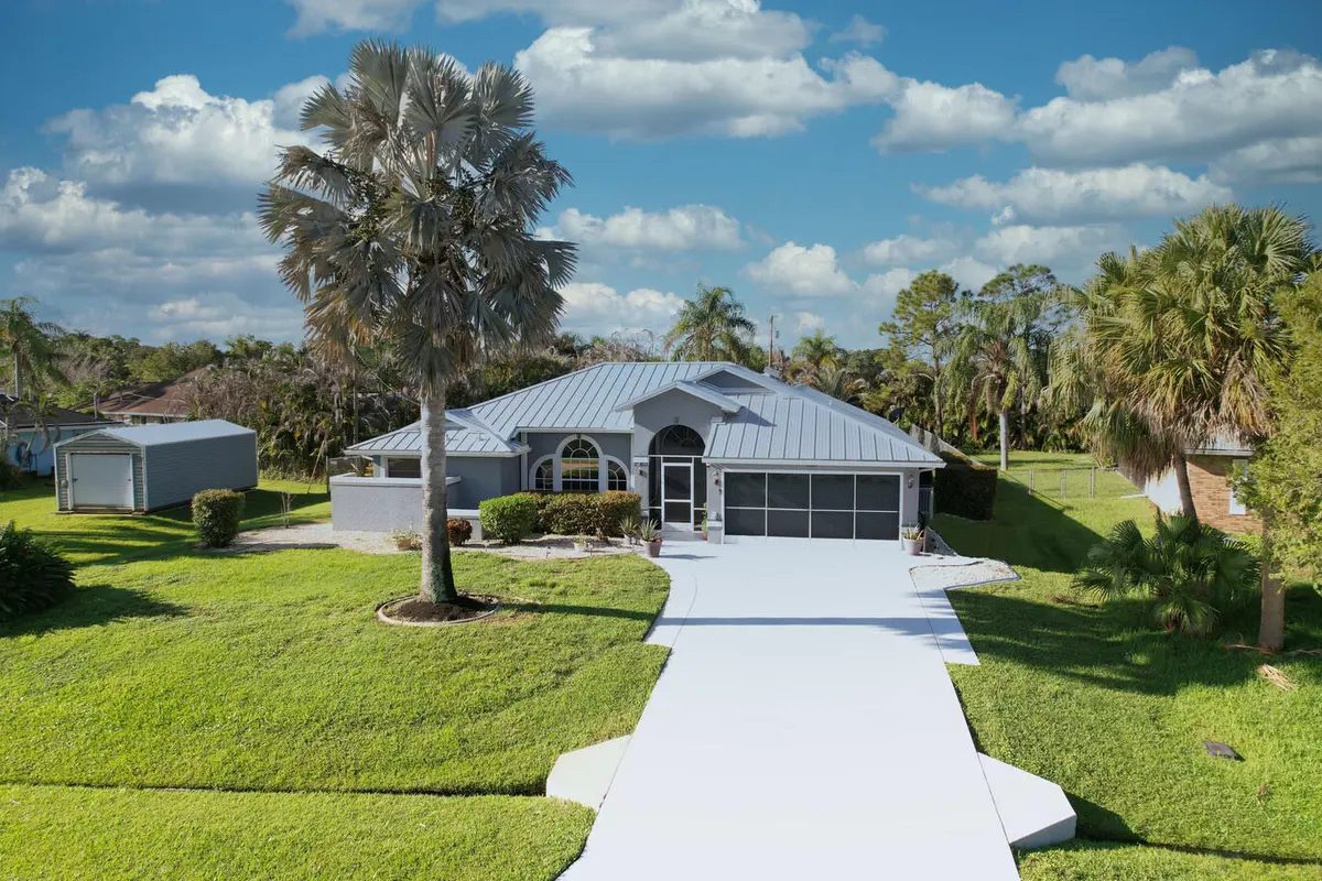 BEAUTIFUL CURB APPEAL! at 549 SE CLIFF Road, Port St. Lucie