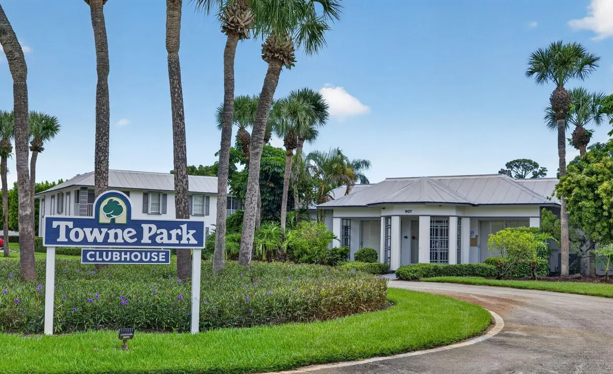 TPN Clubhouse at 803 SE CENTRAL Parkway 9, Stuart