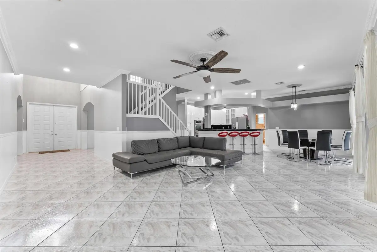 15-15 at 16363 SEGOVIA Circle, Pembroke Pines