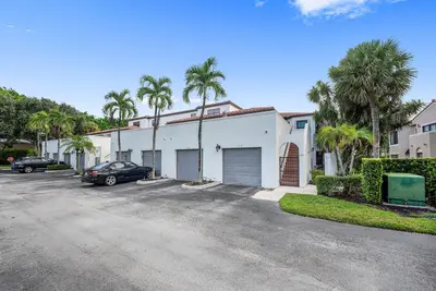 6614 Villa Sonrisa Drive 123, Boca Raton – Condominium for sale