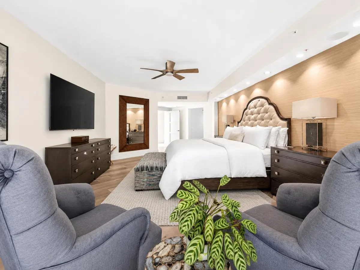 Primary at 411 N NEW RIVER Drive V-2, Fort Lauderdale