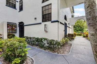 5135 FLORIA Drive G, Boynton Beach – Condominium for sale