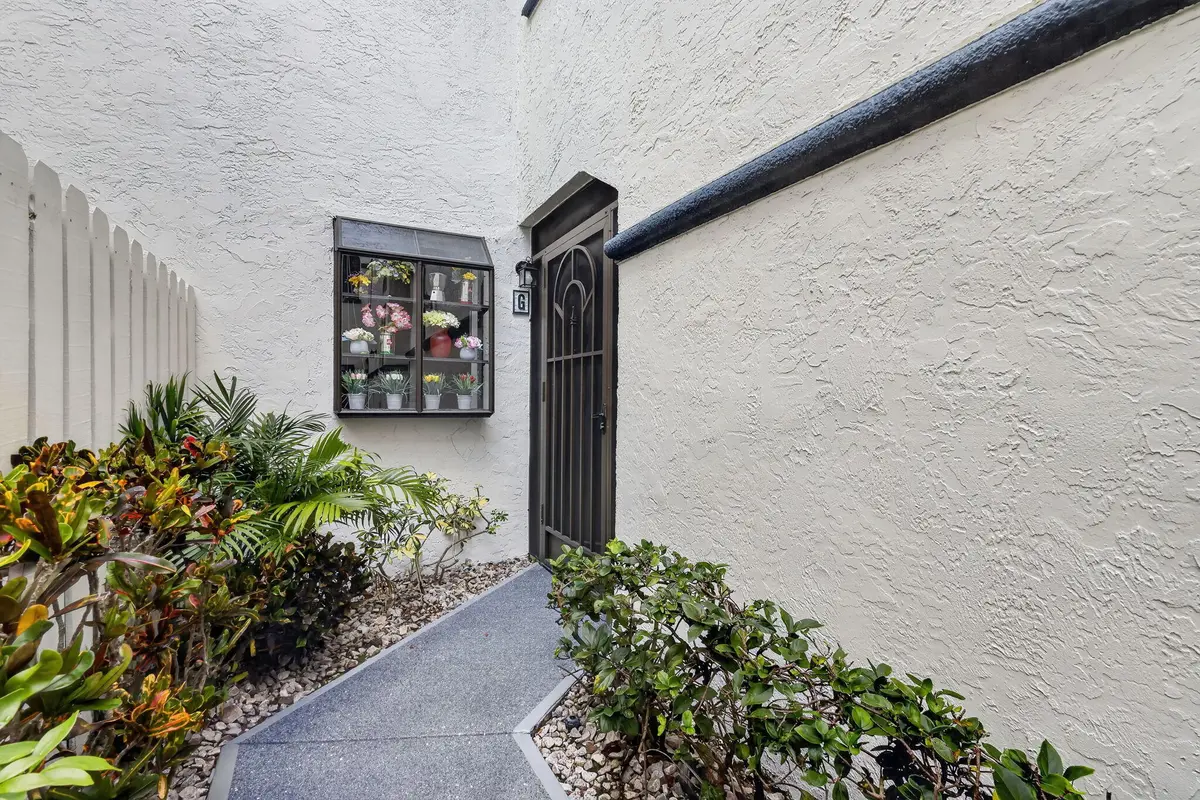 Private entryway at 5135 FLORIA Drive G, Boynton Beach