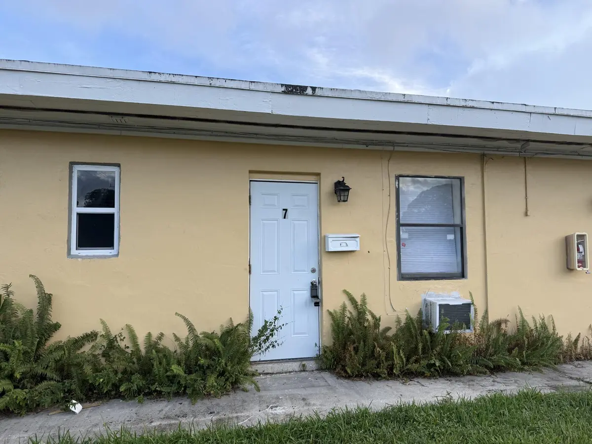 Front at 3300 Broadway Avenue 7, West Palm Beach