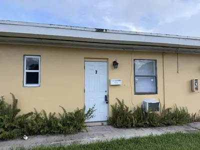 3300 Broadway Avenue 7, West Palm Beach – Efficiency for rent