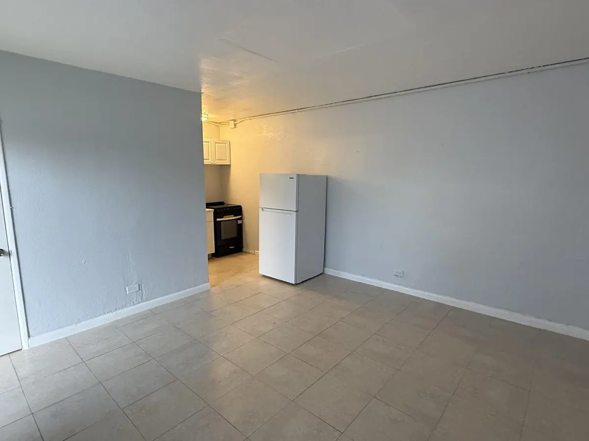 Living area at 3300 Broadway Avenue 7, West Palm Beach