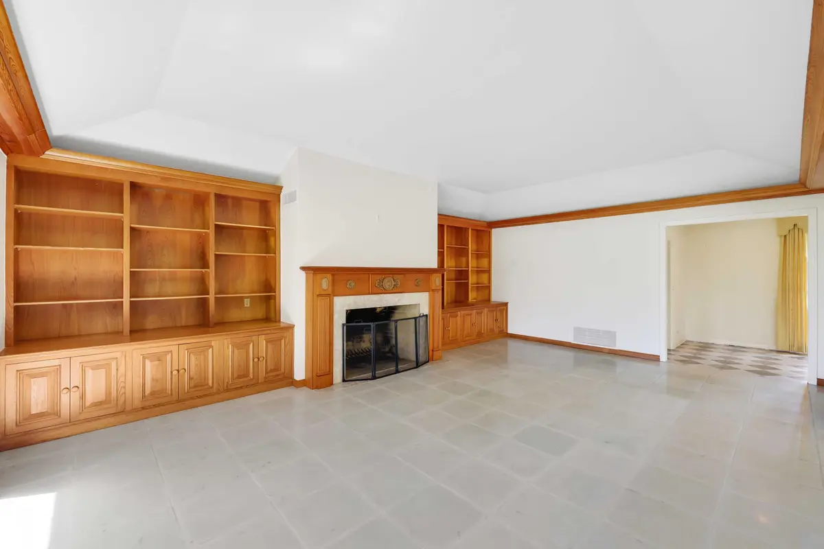 Sitting Room at 8 COUNTRY Road, Village of Golf