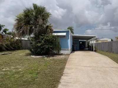 8364 SE Sandy Lane, Hobe Sound – Mobile Home for sale