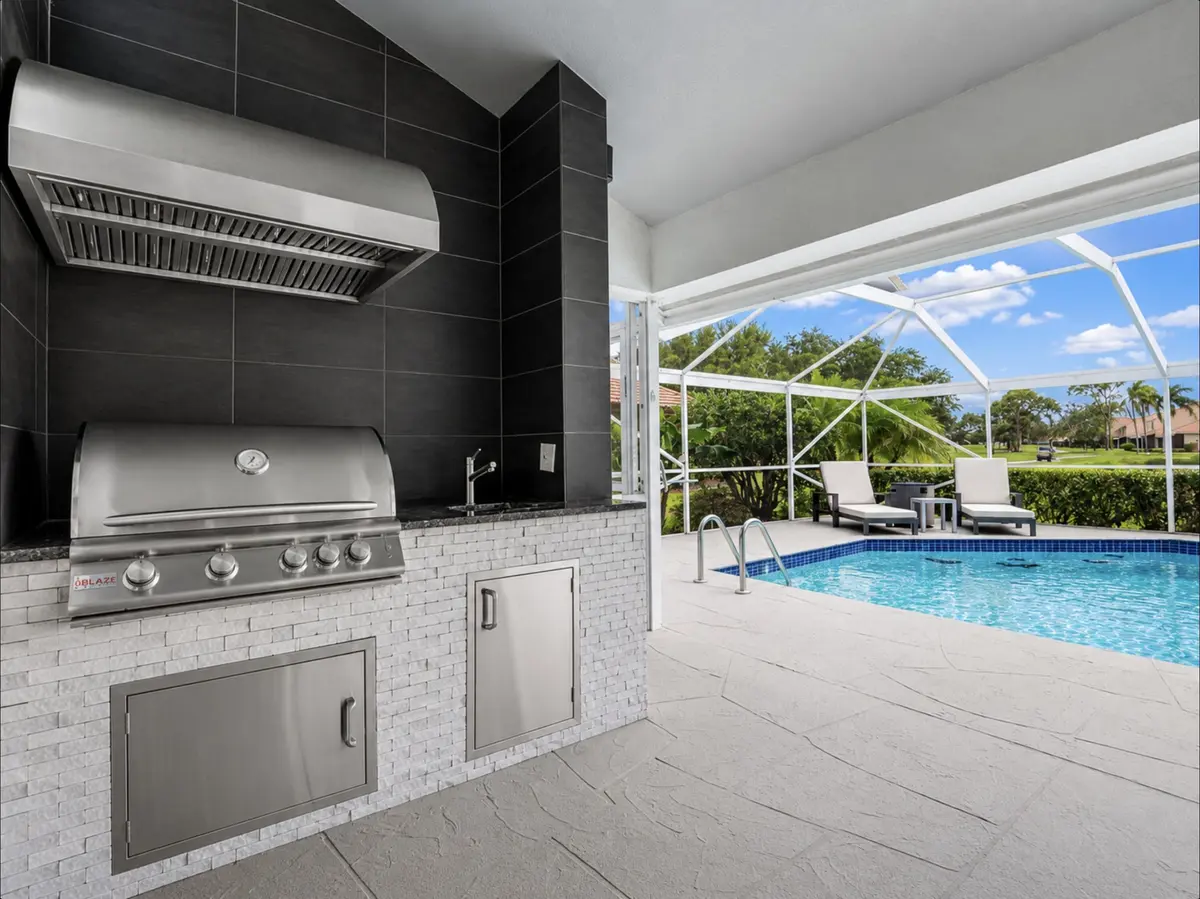 Enhance Real Estate Photo at 2 Old Fence Road, Palm Beach Gardens
