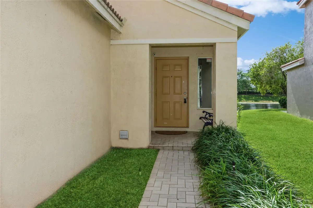 Photo 2 at 4367 DOGWOOD Circle, Weston