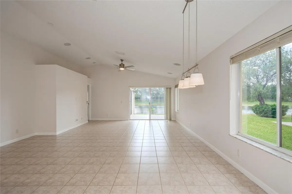 Photo 5 at 4367 DOGWOOD Circle, Weston