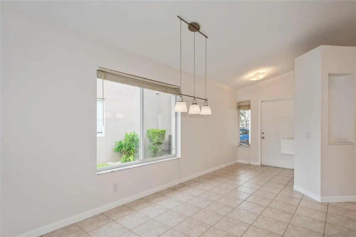 Photo 6 at 4367 DOGWOOD Circle, Weston