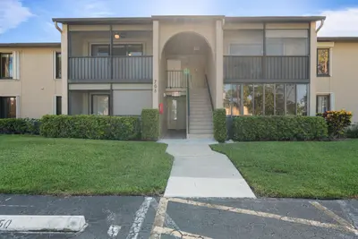 706 Sunny Pine Way E2, Greenacres – Condominium for sale