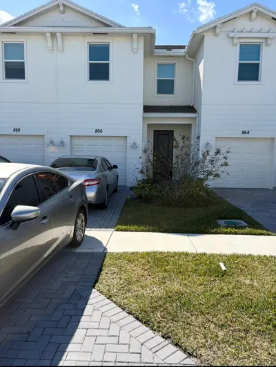 866 SE Grovebush Lane, Port St. Lucie – Townhouse for sale