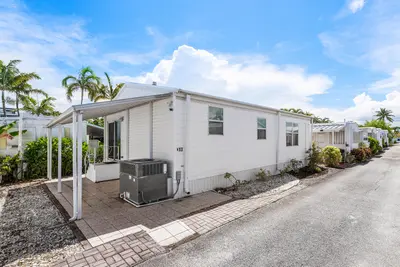 13 Hibiscus Drive H, Briny Breezes – Manufactured Home for sale