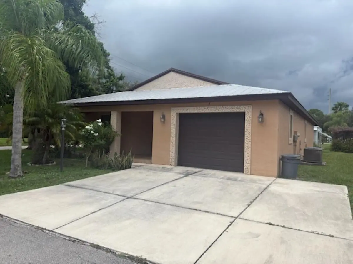 3_beyc6a9987315a8a1 at 1 Barcelona Lane, Port St. Lucie