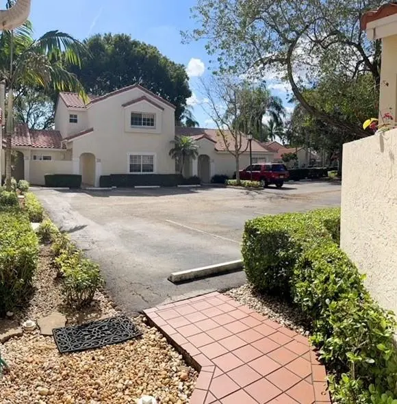 Photo 4 at 1370 COTTONWOOD Circle 18-3, Weston