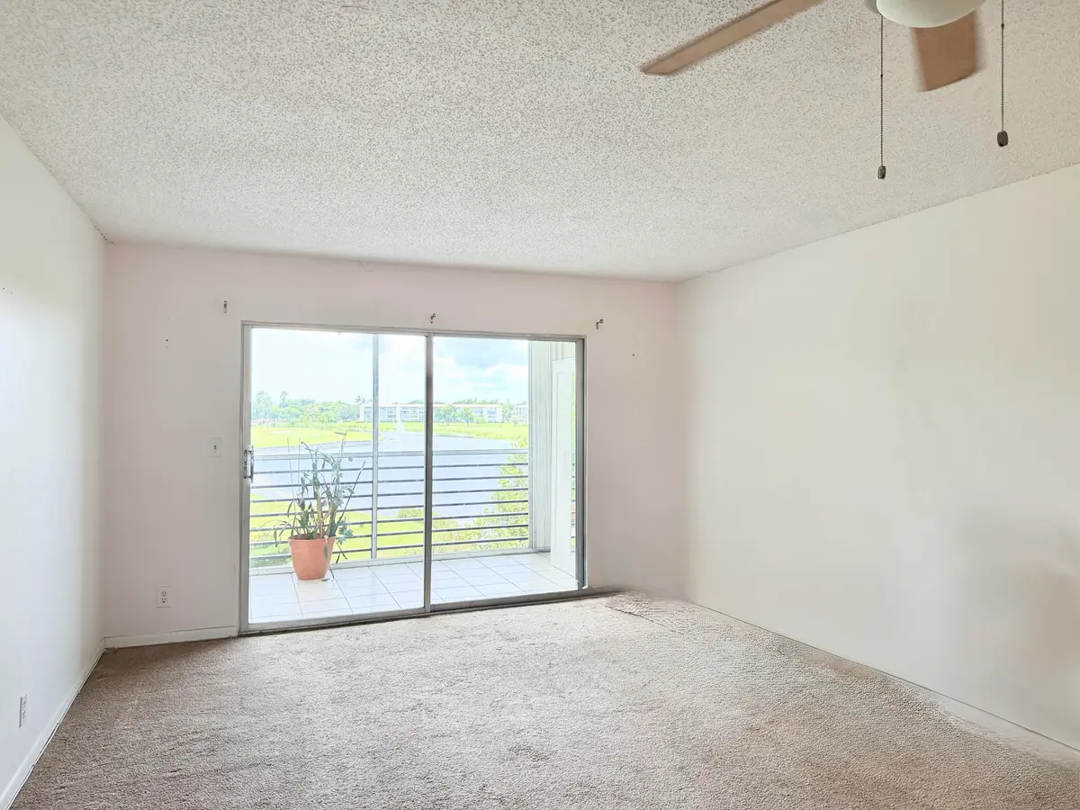 living room at 3205 Portofino Point B4, Coconut Creek