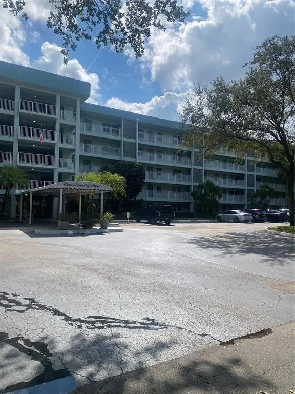 Photo 2 at 802 Cypress Grove Lane 408, Pompano Beach