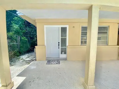 660 NE 34th Court 3, Oakland Park – Villa for rent