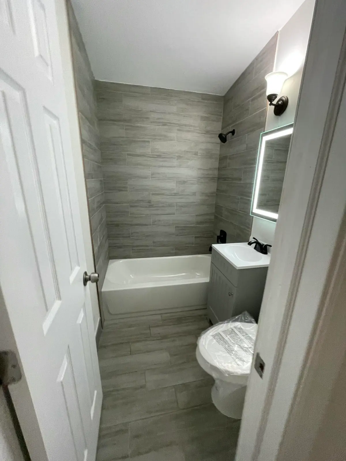 Bath at 312 NE 8TH Street, Pompano Beach