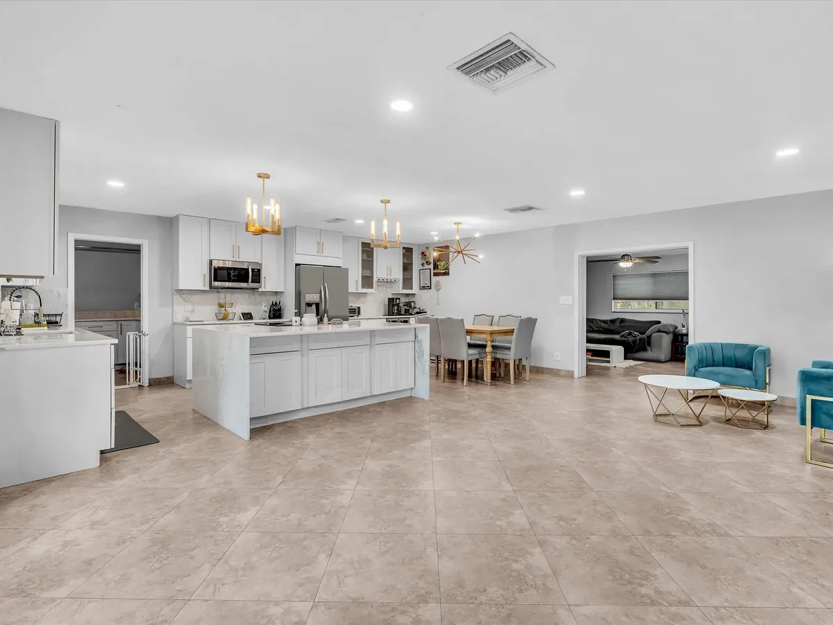 Photo 5 at 905 SE 13TH Court, Deerfield Beach