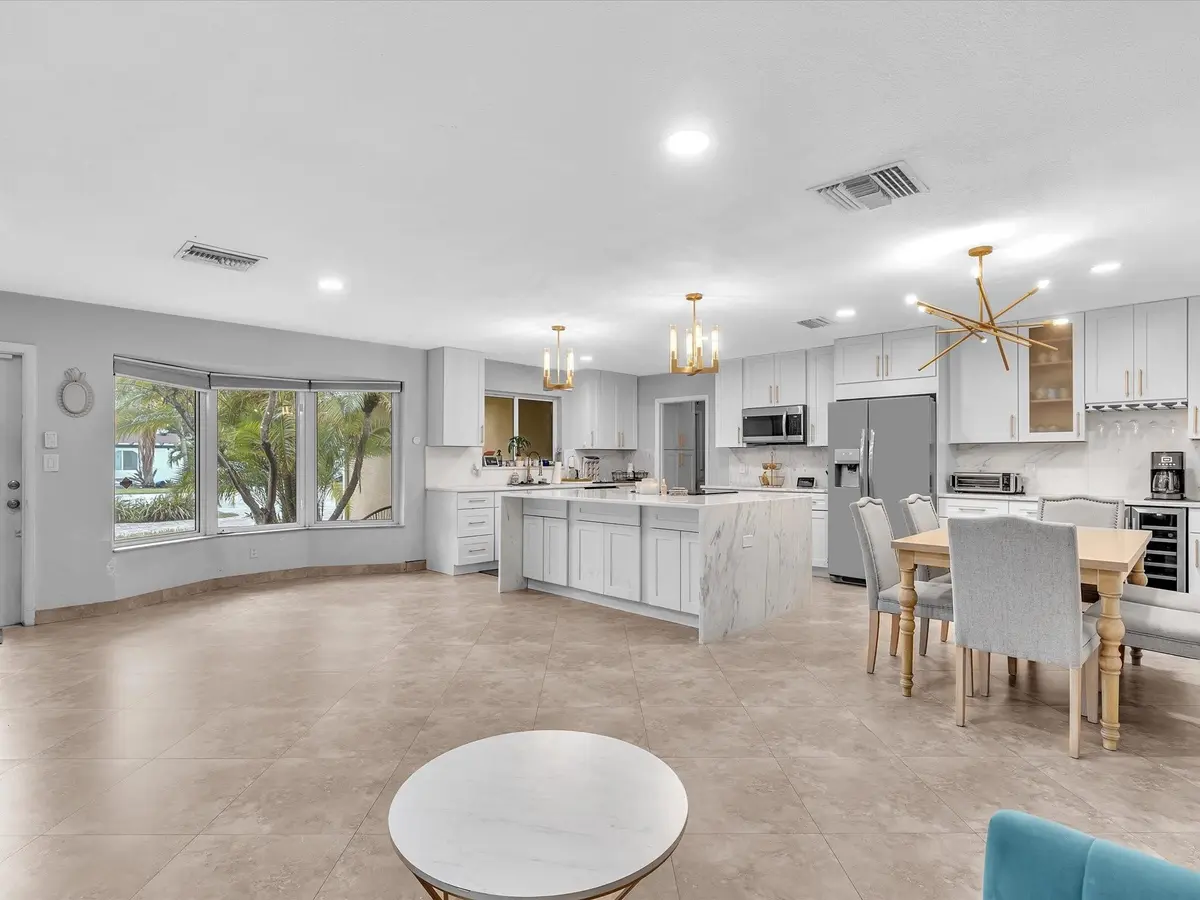 Photo 6 at 905 SE 13TH Court, Deerfield Beach