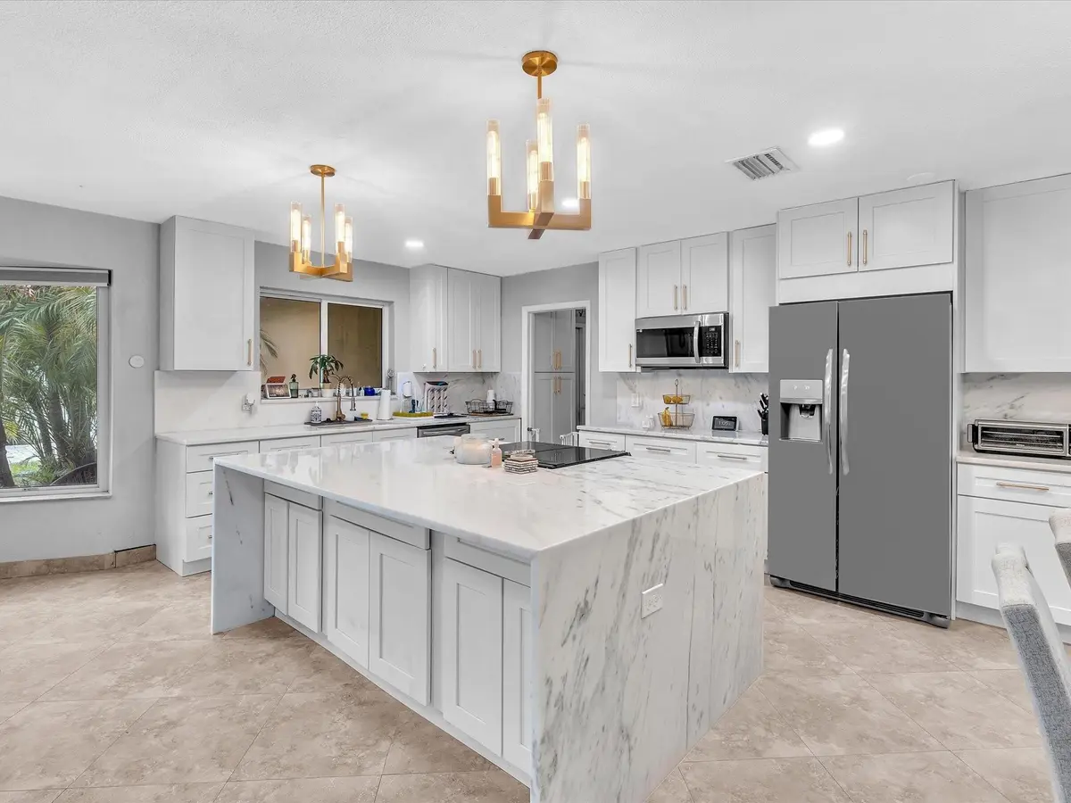 Photo 9 at 905 SE 13TH Court, Deerfield Beach