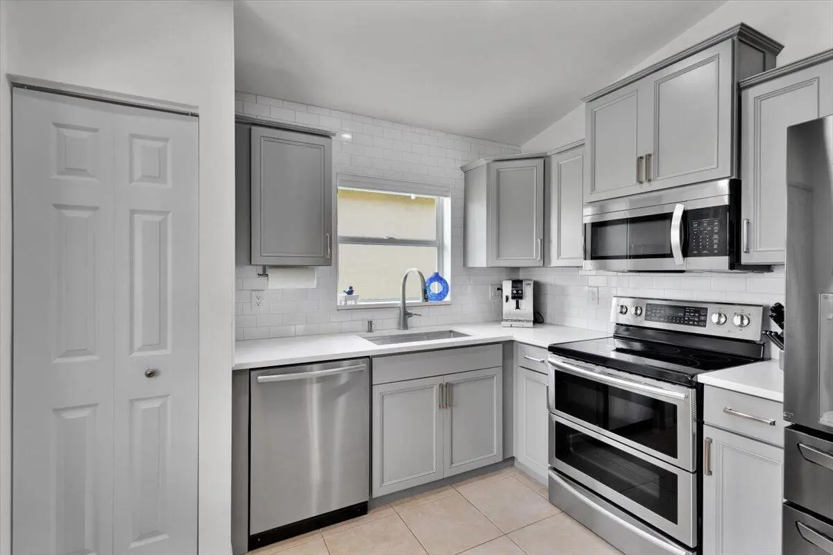 37-GG3A8901 at 506 SW Indian Key Drive, Port St. Lucie