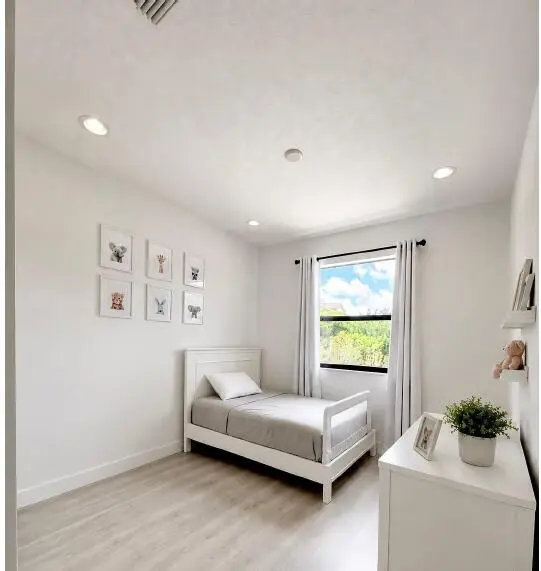 1st room at 9218 SW 39TH Street, Miramar