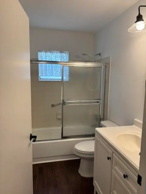 Guest Bath at 143 Lake Susan Drive, West Palm Beach