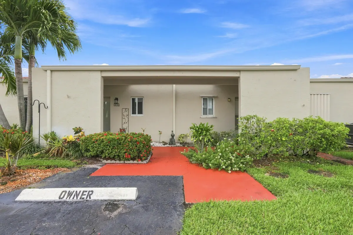 6. front entry detail at 2538 Boundbrook Drive 137, West Palm Beach