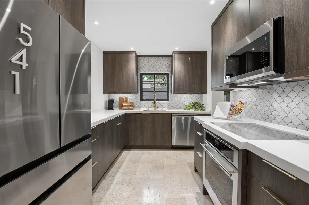 10-Steiner-541 NE 8th Ave-10 at 541 NE 8th Avenue, Fort Lauderdale