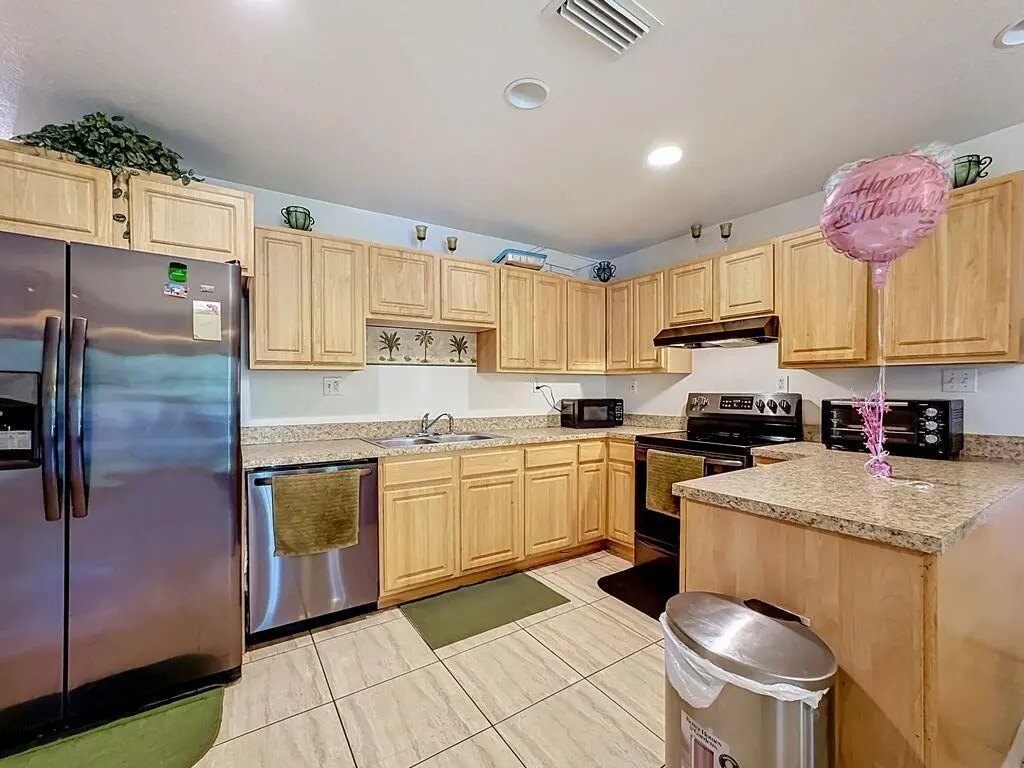 DLs5CPaQ at 2914 ZORA NEAL Drive, Fort Pierce