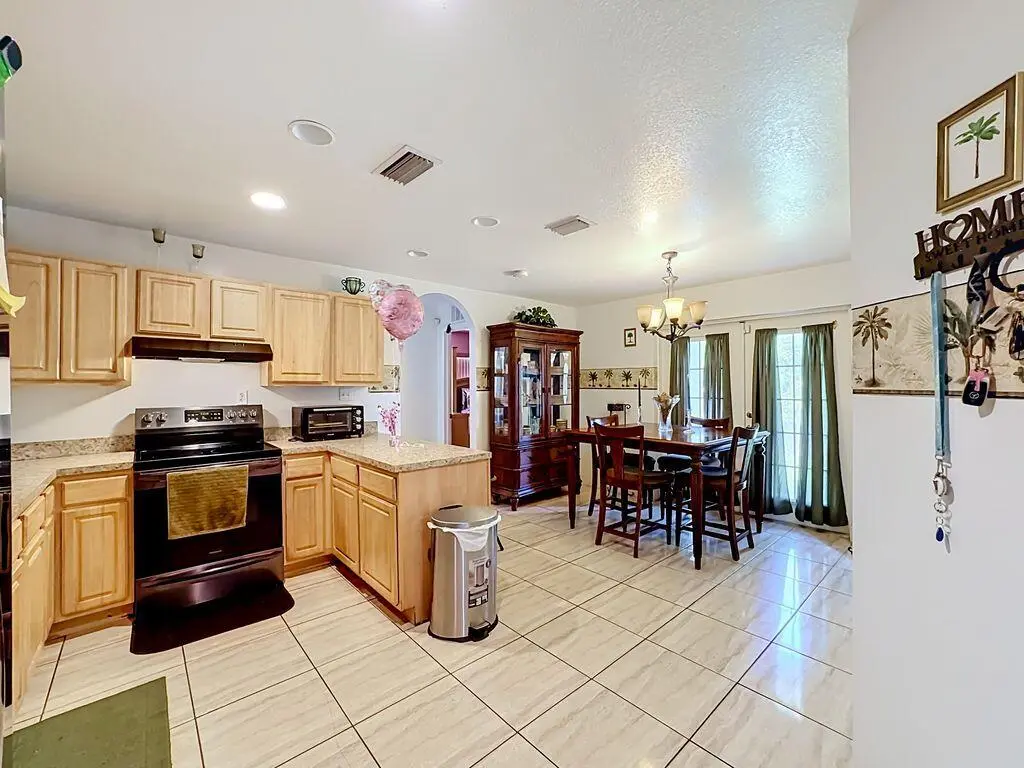 1Oh8UKqw at 2914 ZORA NEAL Drive, Fort Pierce