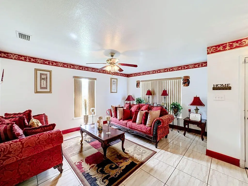 vp4aJc9w at 2914 ZORA NEAL Drive, Fort Pierce