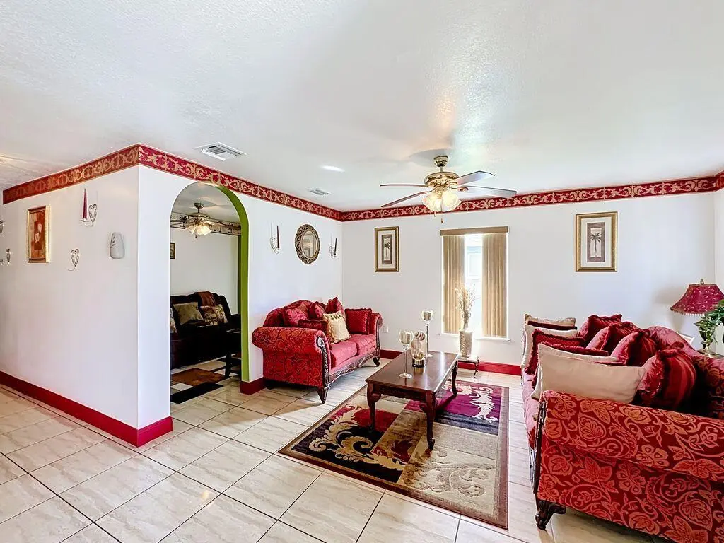 5wmdjVOA at 2914 ZORA NEAL Drive, Fort Pierce