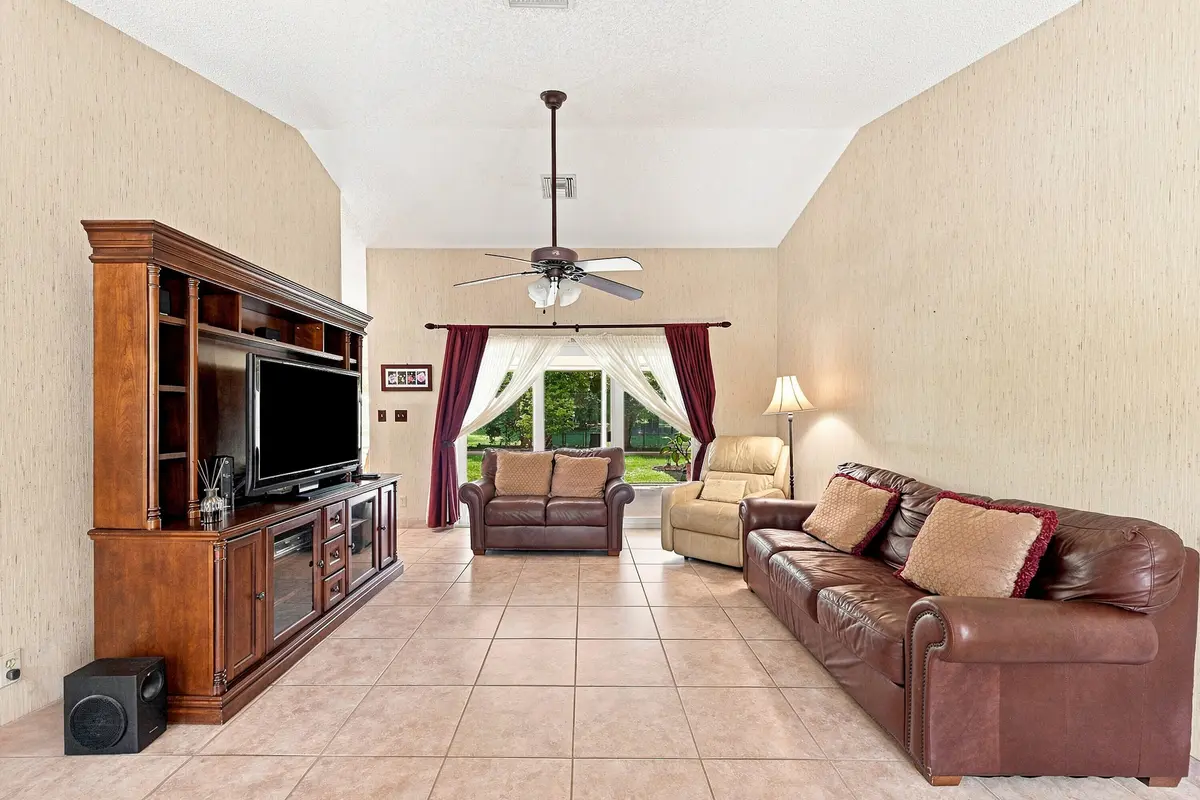 06_dsc_7048_with_tv at 2111 NW 86TH Way, Coral Springs