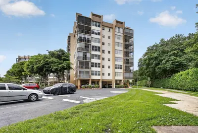 1400 Saint Charles Place 313, Pembroke Pines – Condominium for sale