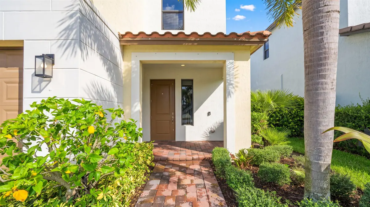 04-16425 Sandy Shore Dr at 16426 SANDY SHORE Drive, Westlake