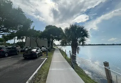 114 LAKE EMERALD Drive 401, Oakland Park – Condominium for sale