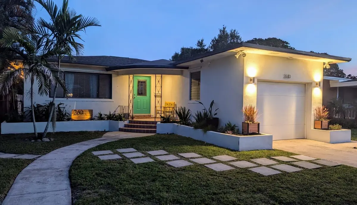 photo-02 at 2610 TAYLOR Street, Hollywood