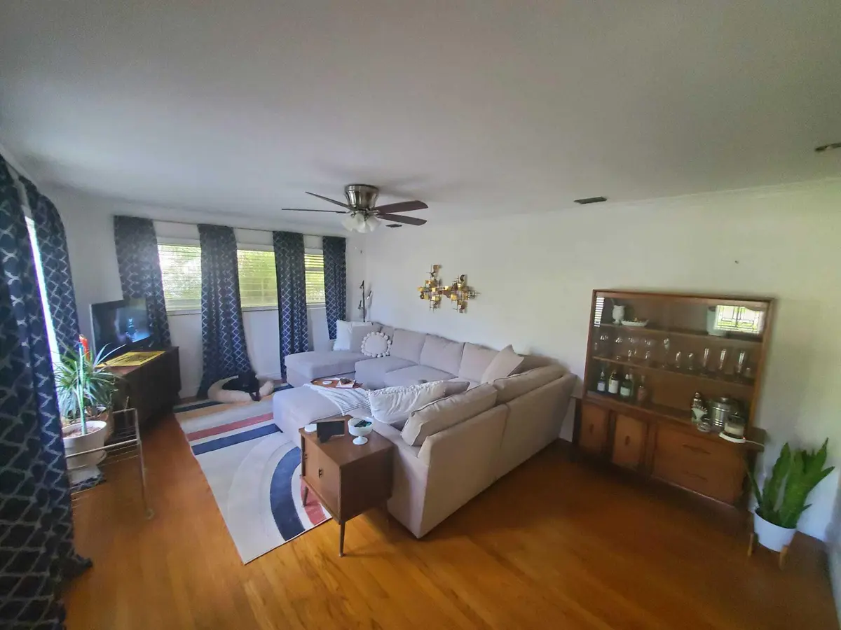 photo-03 at 2610 TAYLOR Street, Hollywood