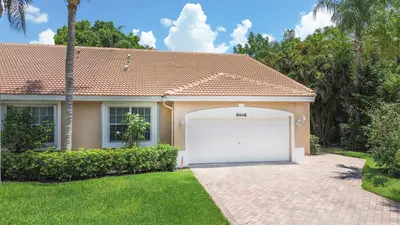 4646 Carlton Golf Drive, Wellington – Villa for sale