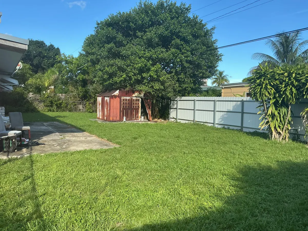 Yard at 110 NW 193RD Street, Miami Gardens