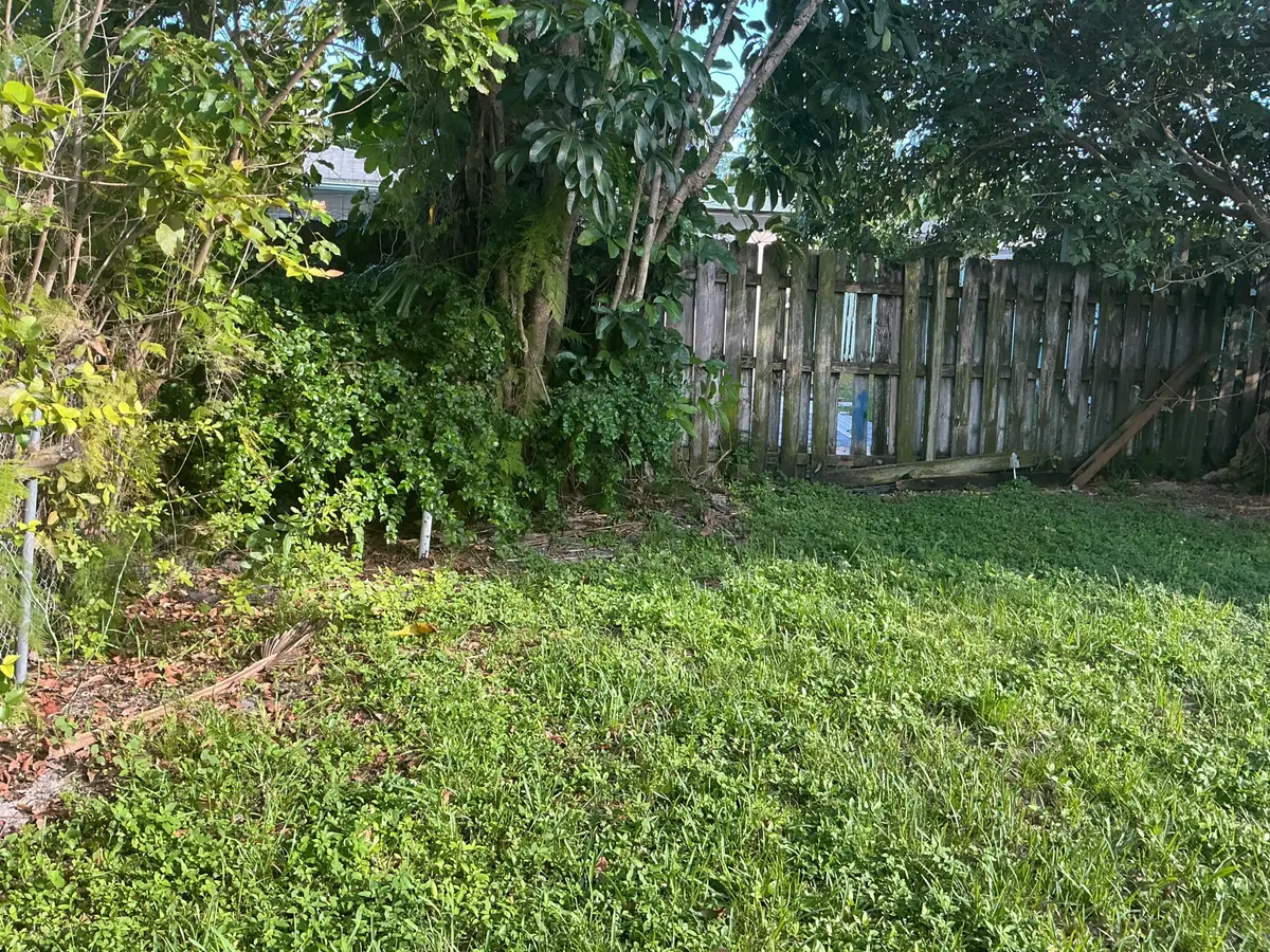 Yard at 110 NW 193RD Street, Miami Gardens