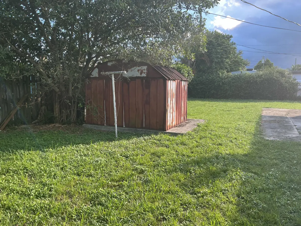 Yard at 110 NW 193RD Street, Miami Gardens