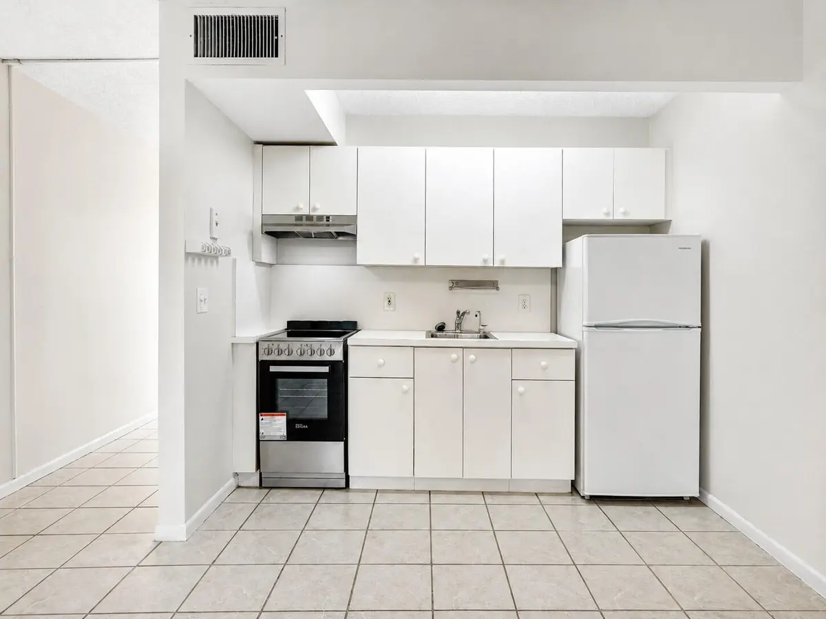 Kitchenette at 1400 SW 124TH Terrace 105Q, Pembroke Pines