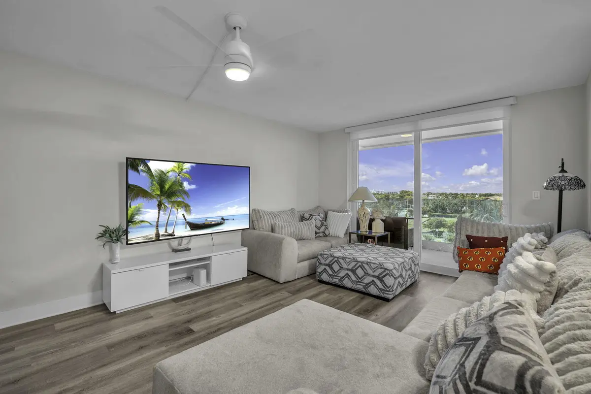 6-web-or-mls-DSC08934 at 2639 N RIVERSIDE Drive 505, Pompano Beach